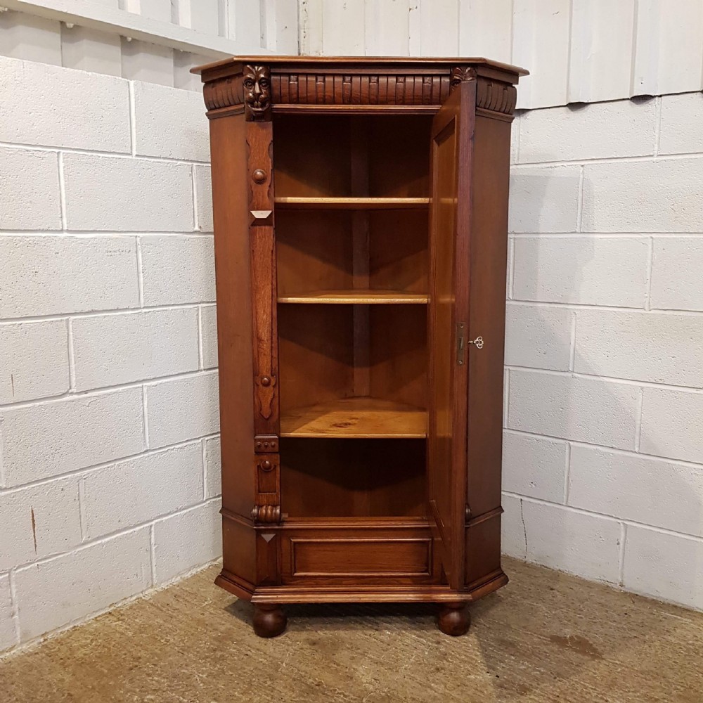 ANTIQUE LATE 19TH CENTURY FLEMISH CARVED OAK FREE STANDING CORNER CABINET C1890 View III