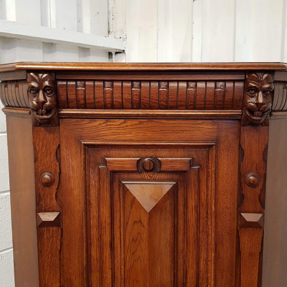 ANTIQUE LATE 19TH CENTURY FLEMISH CARVED OAK FREE STANDING CORNER CABINET C1890 View IV