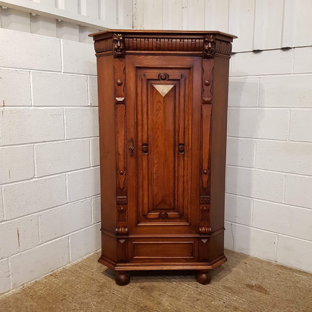 ANTIQUE LATE 19TH CENTURY FLEMISH CARVED OAK FREE STANDING CORNER CABINET C1890 View VI