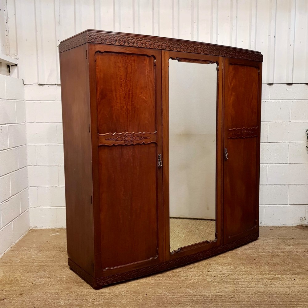 ANTIQUE EDWARDIAN MAHOGANY BOW FRONT TRIPLE WARDROBE C1900 View III