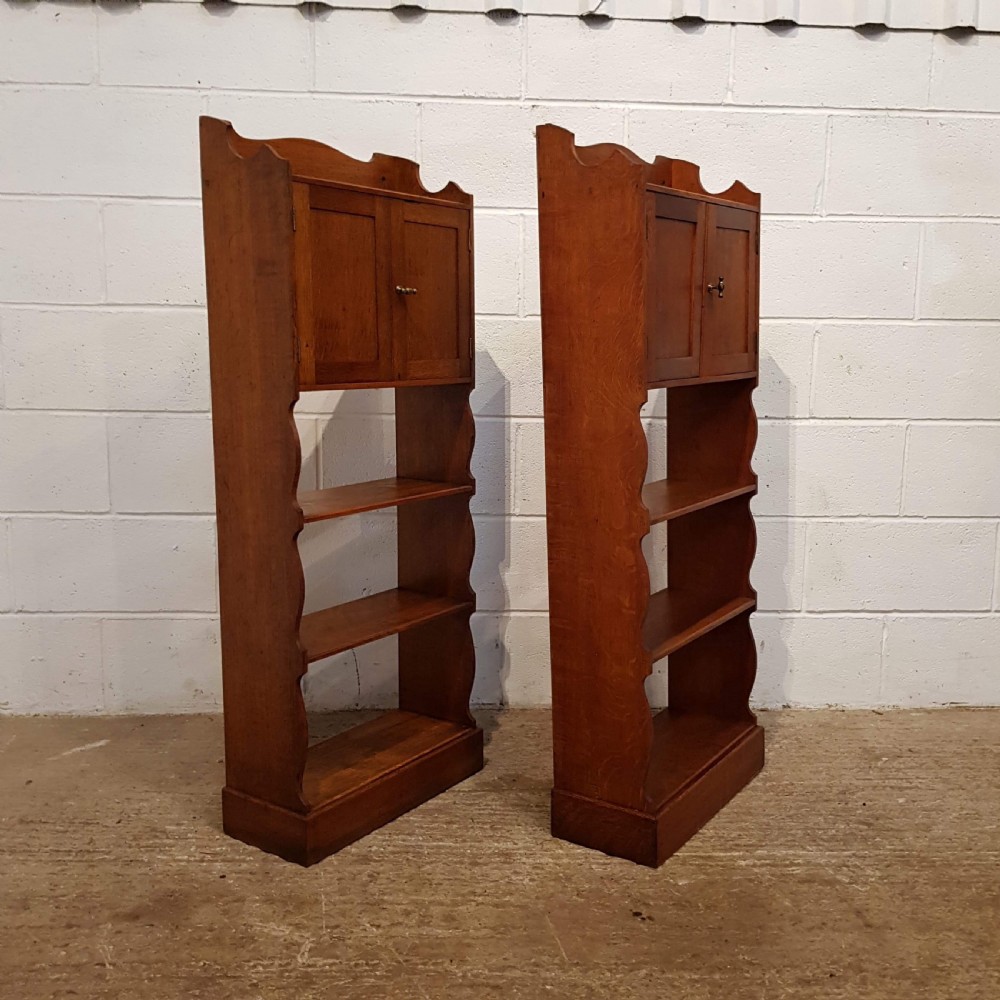 ANTIQUE PAIR ARTS & CRAFTS SMALL OAK OPEN BOOKCASES C1890 View IV