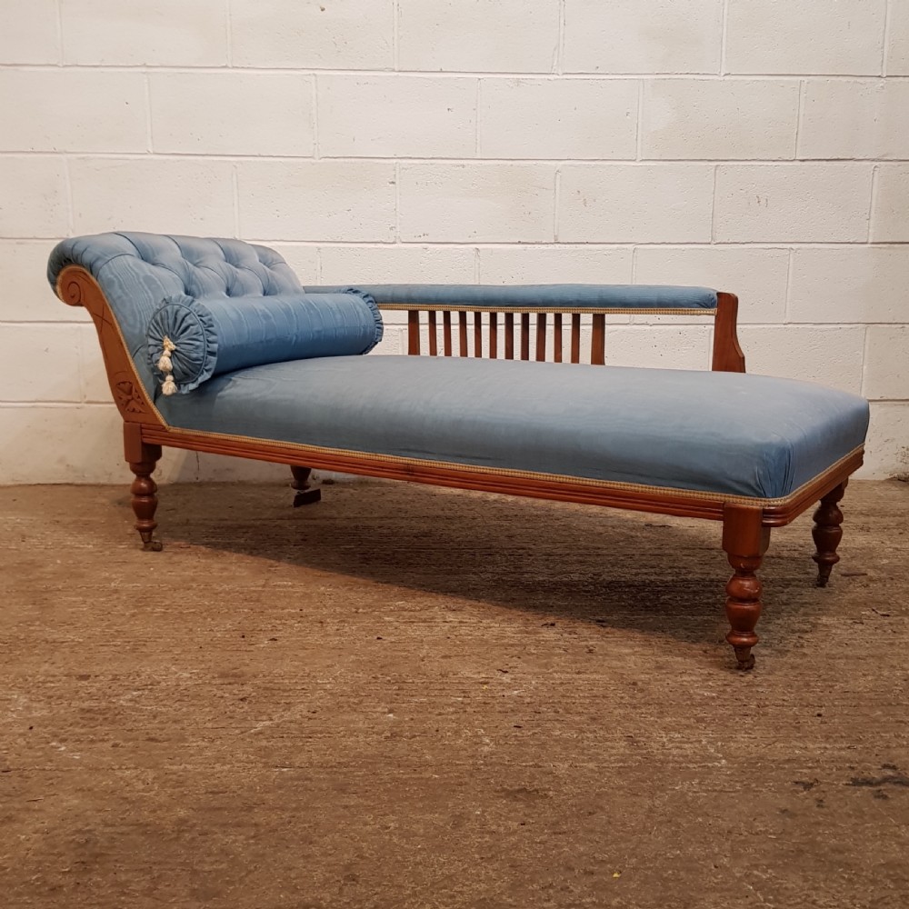 ANTIQUE LATE VICTORIAN WALNUT CHAISE LONGUE C1890
