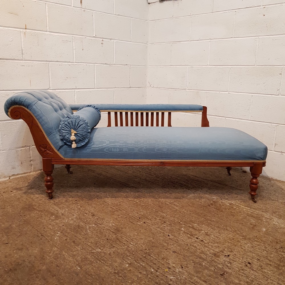 ANTIQUE LATE VICTORIAN WALNUT CHAISE LONGUE C1890 View II
