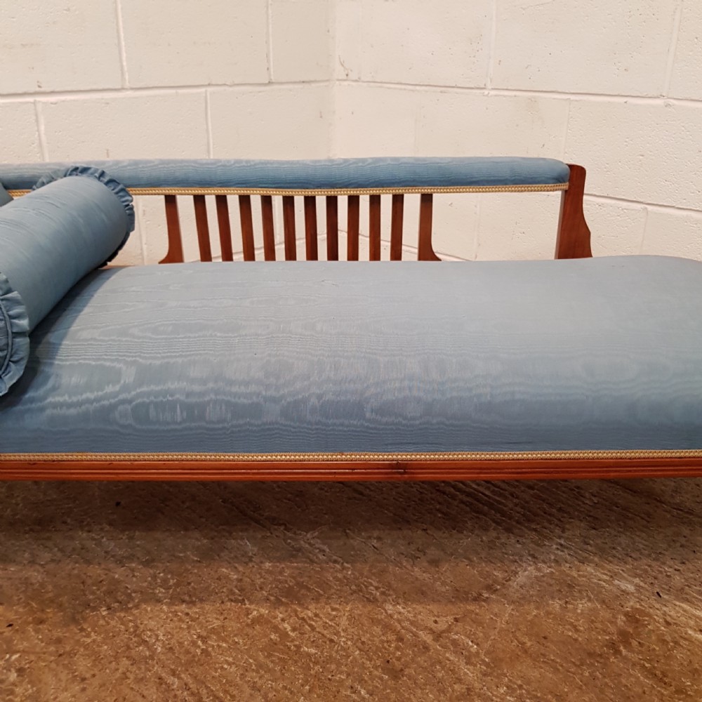 ANTIQUE LATE VICTORIAN WALNUT CHAISE LONGUE C1890 View III