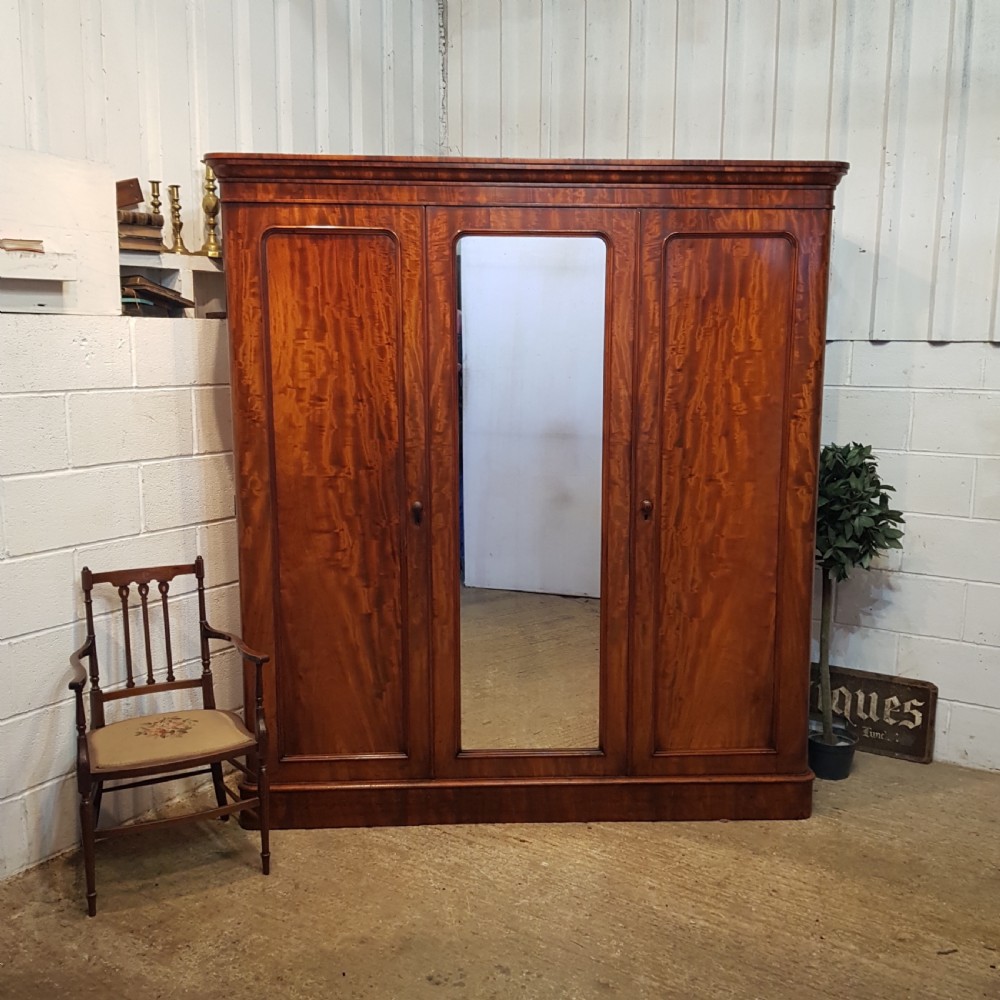 ANTIQUE VICTORISN MAHOGANY COMPACTUM WARDROBE C1880