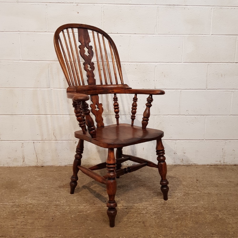 ANTIQUE 19TH CENTURY OAK AND ELM BROAD ARM WINDSOR CHAIR C1860