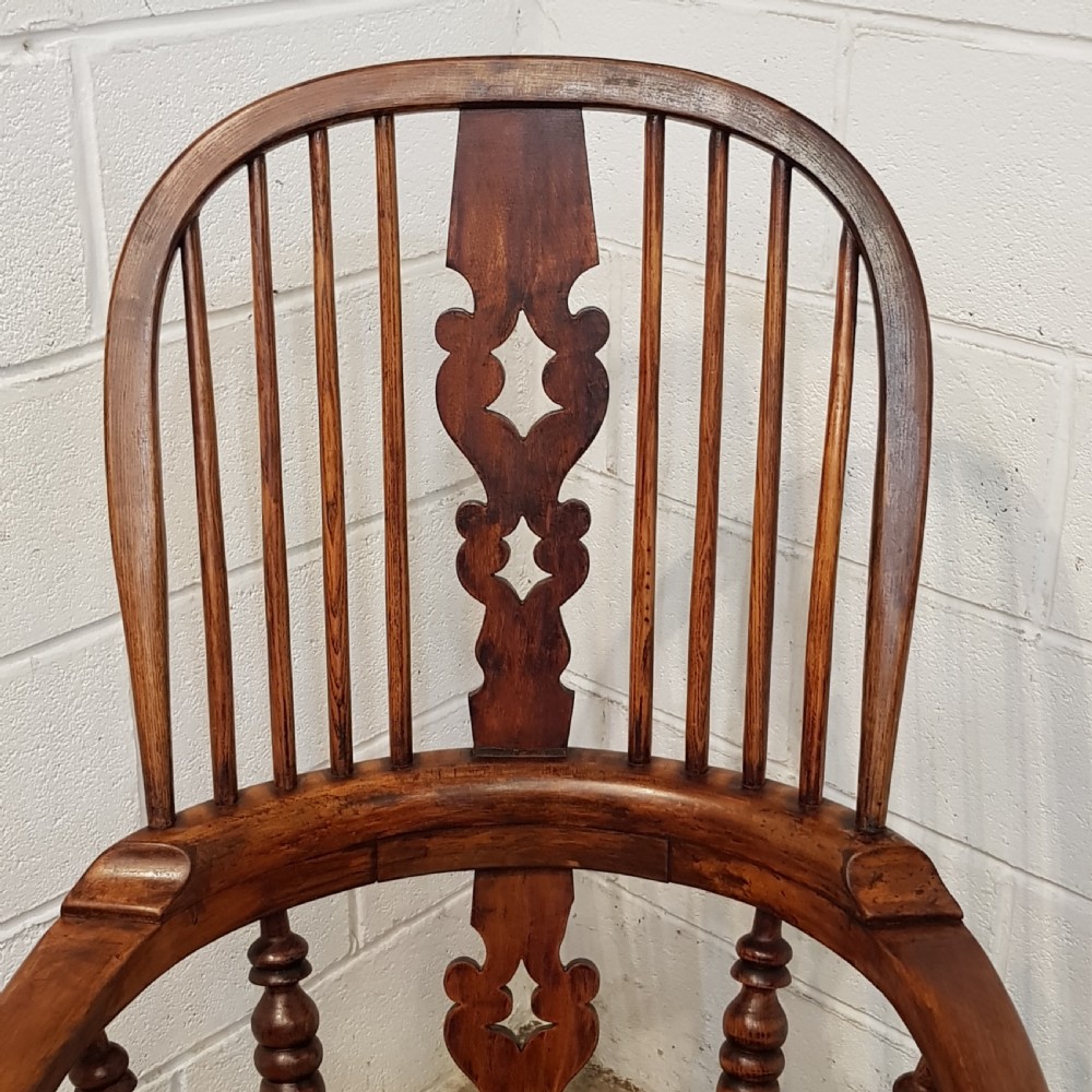 ANTIQUE 19TH CENTURY OAK AND ELM BROAD ARM WINDSOR CHAIR C1860 View III
