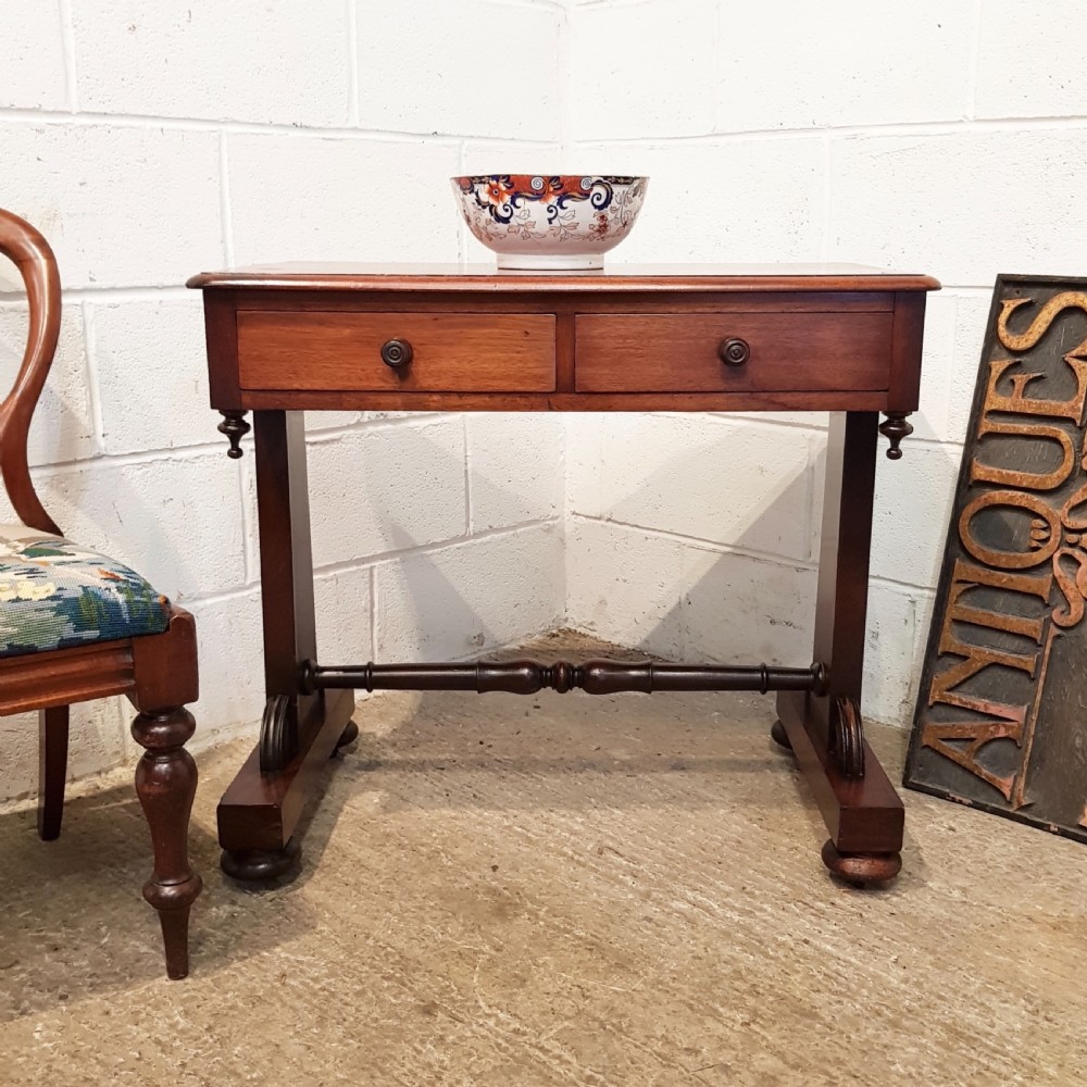 ANTIQUE VICTORIAN MAHOGANY SIDE TABLE C1880