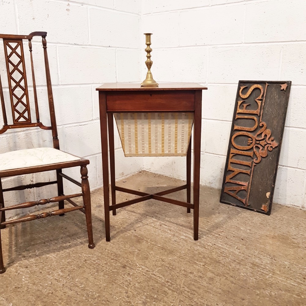ANTIQUE SMALL REGENCY MAHOGANY WORK SEWING TABLE C1820