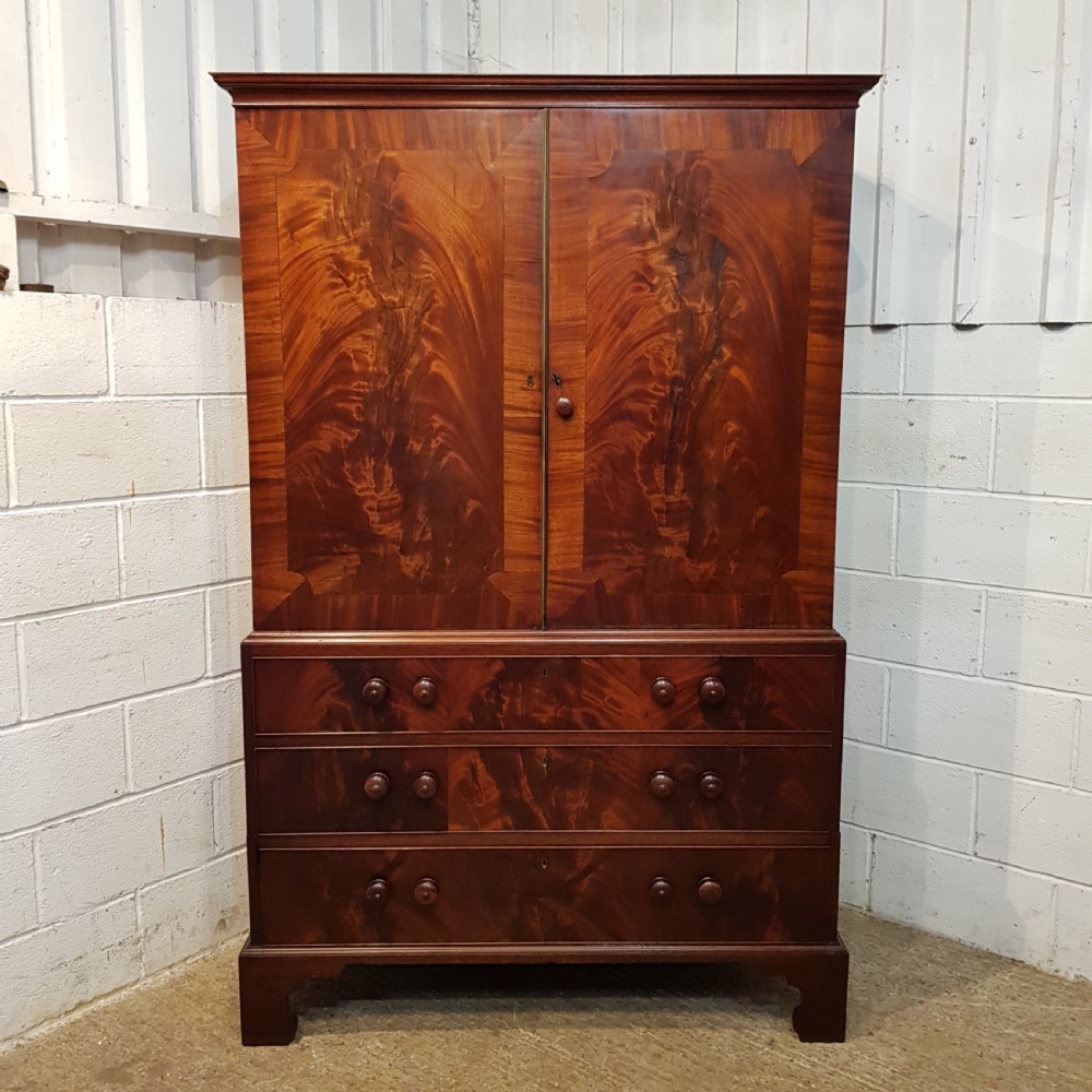 ANTIQUE 18TH CENTURY PERIOD MAHOGANY CLOTHES PRESS C1780 View II