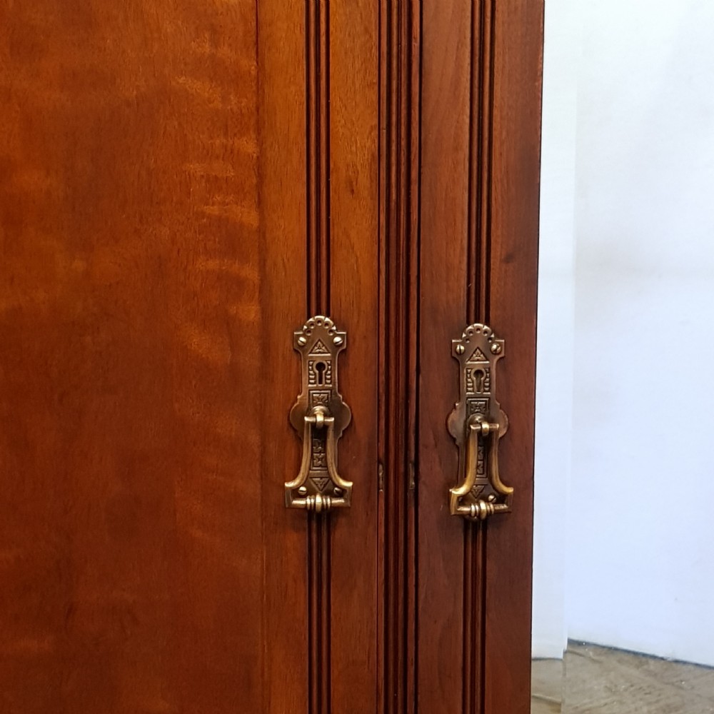 ANTIQUE LATE VICTORIAN MAHOGANY TRIPLE WARDROBE C1890 View III