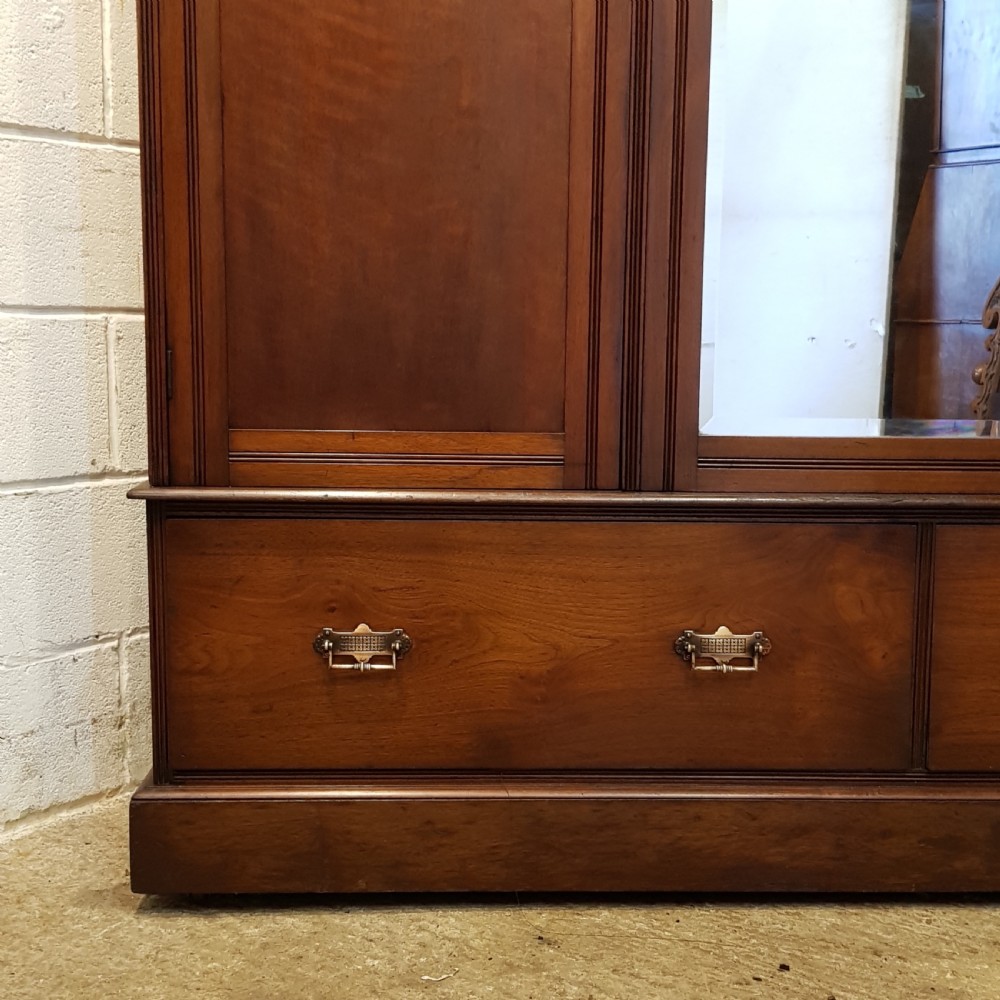 ANTIQUE LATE VICTORIAN MAHOGANY TRIPLE WARDROBE C1890 View V