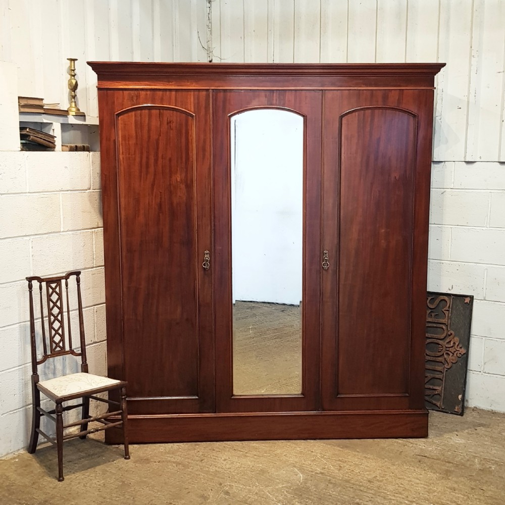 ANTIQUE VICTORIAN MAHOGANY TRIPLE WARDROBE C1880