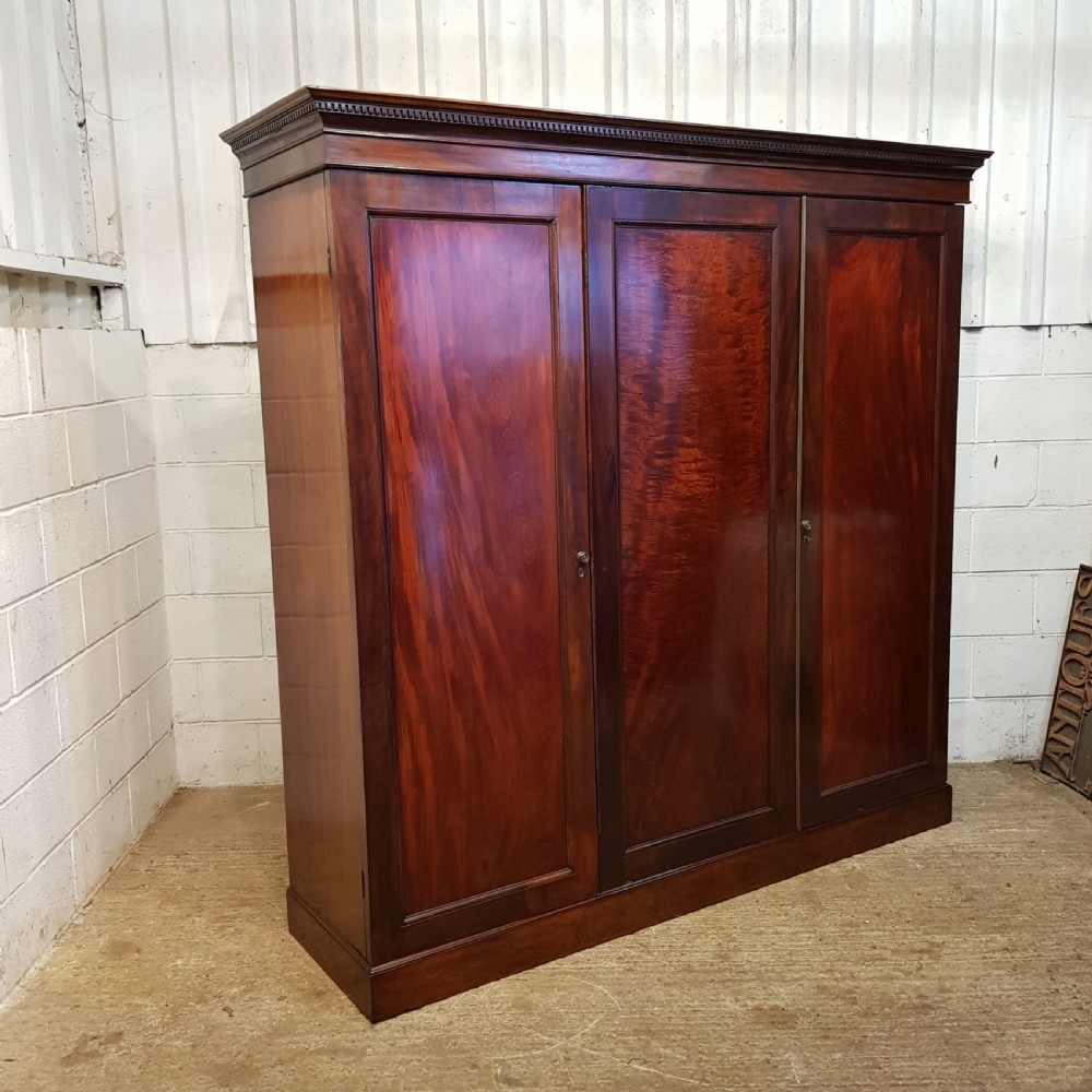 ANTIQUE LATE VICTORIAN REGENCY MAHOGANY TRIPLE WARDROBE C1890 View III
