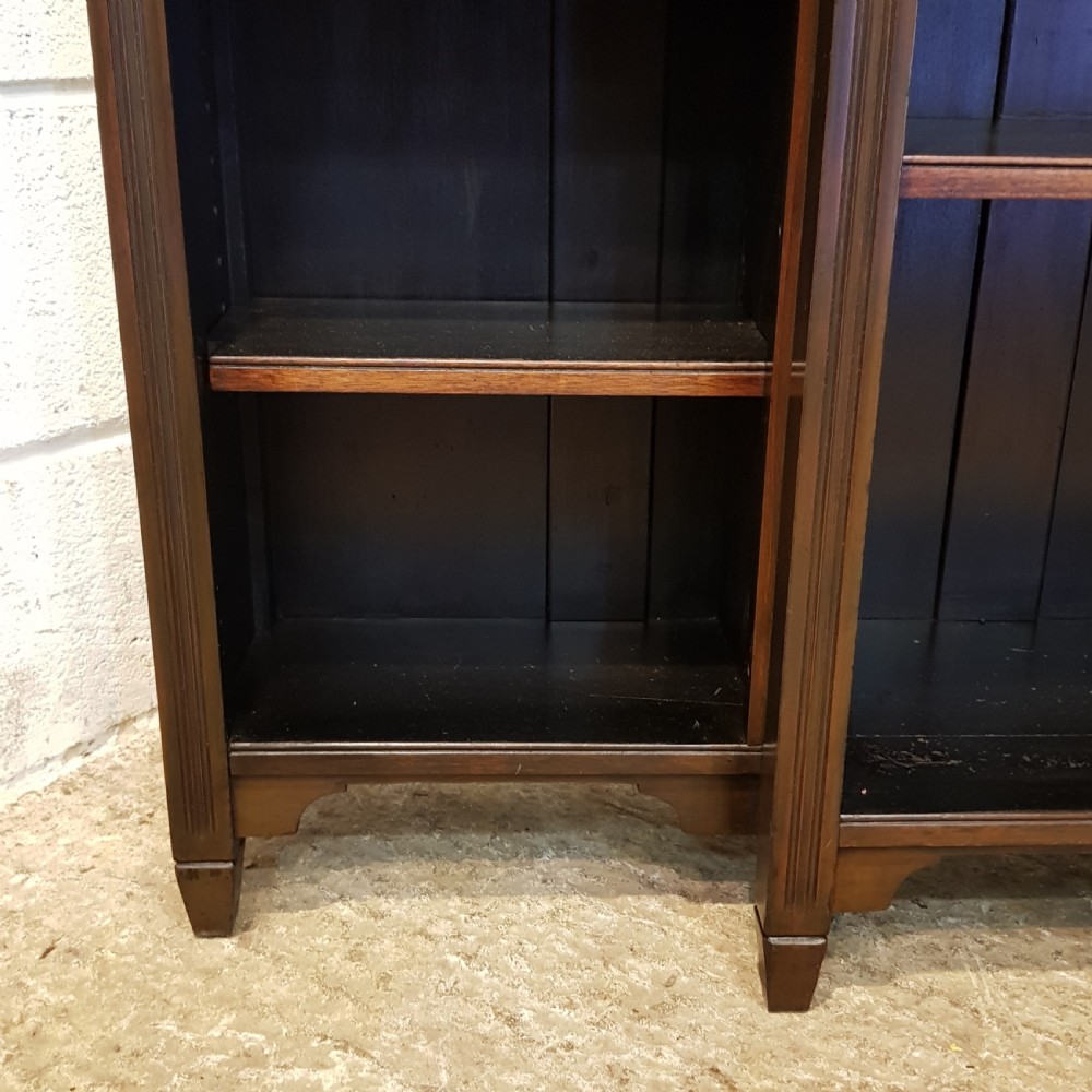 ANTIQUE ARTS & CRAFTS MAHOGANY BREAKFRONT OPEN BOOKCASE C1900 View II