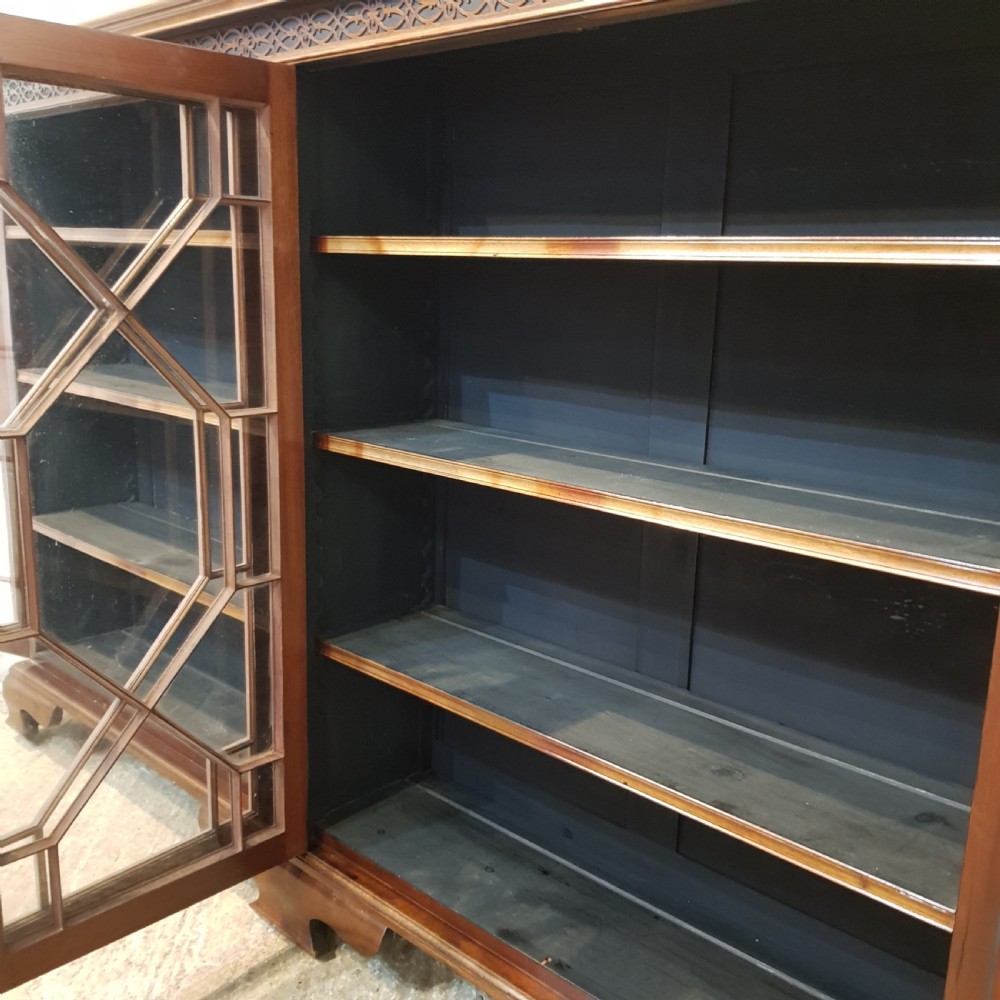 ANTIQUE LATE VICTORIAN MAHOGANY ASTRAGAL GLAZED BOOKCASE C1890 View VI