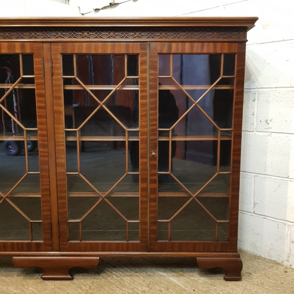 ANTIQUE LATE VICTORIAN MAHOGANY ASTRAGAL GLAZED BOOKCASE C1890 View IX