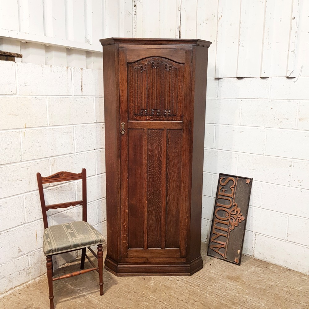 ANTIQUE OAK LINEN FOLD HALL ROBE C1920