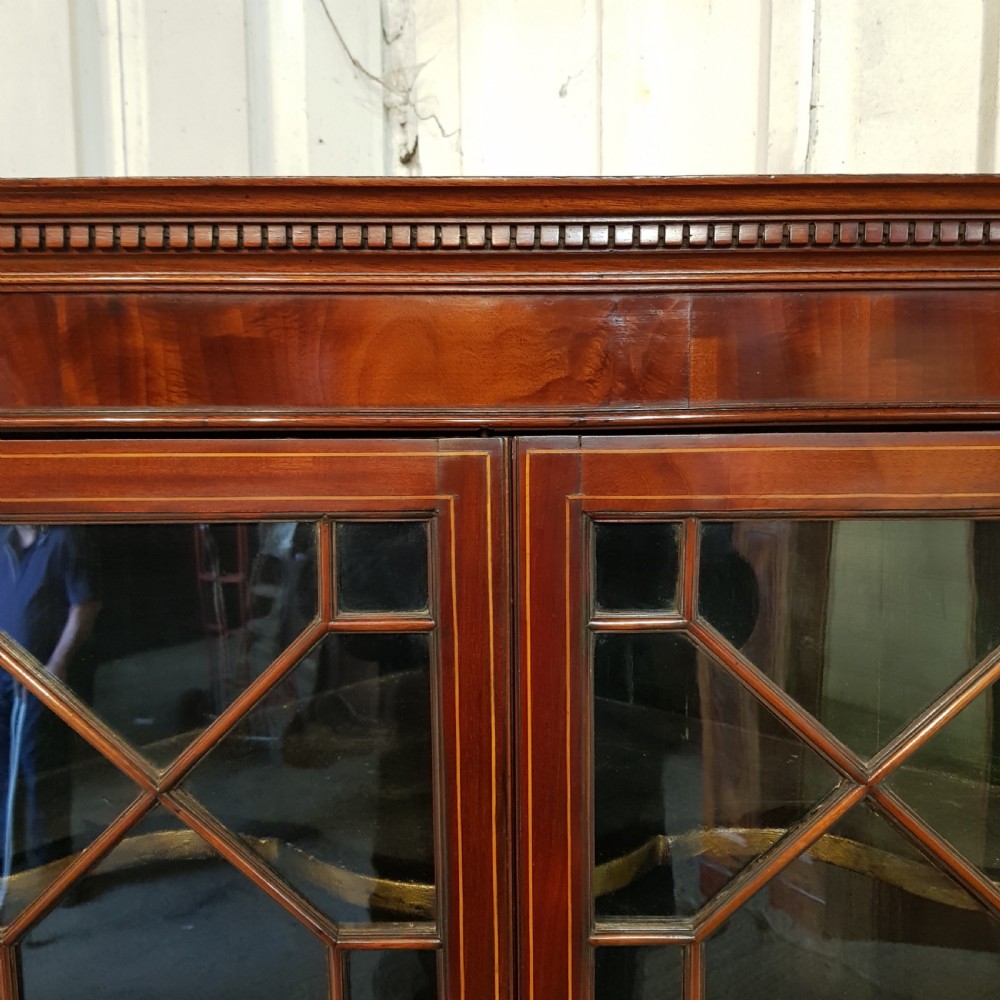 ANTIQUE REGENCY MAHOGANY ASTRAGAL GLAZED CORNER CUPBOARD C1820 View VI