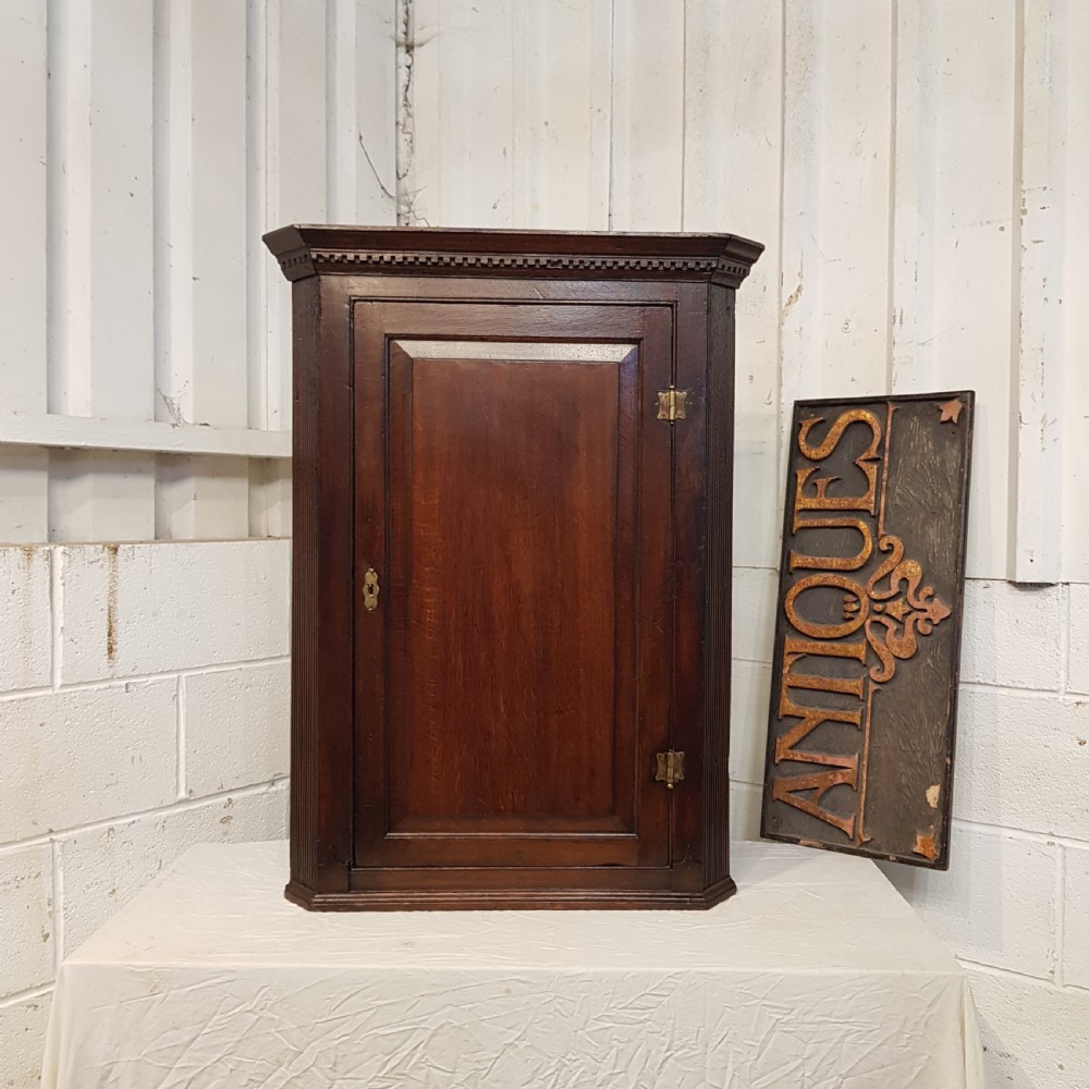 ANTIQUE 18TH CENTURY PERIOD OAK CORNER CABINET C1780