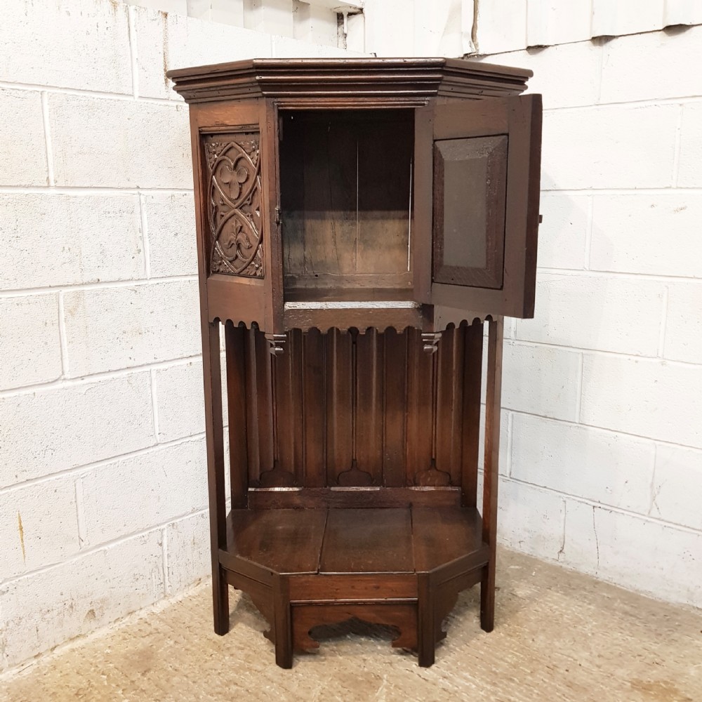 ANTIQUE 18th CENTURY PERIOD CARVED JOINED  OAK CUPBOARD C1760-80 View II