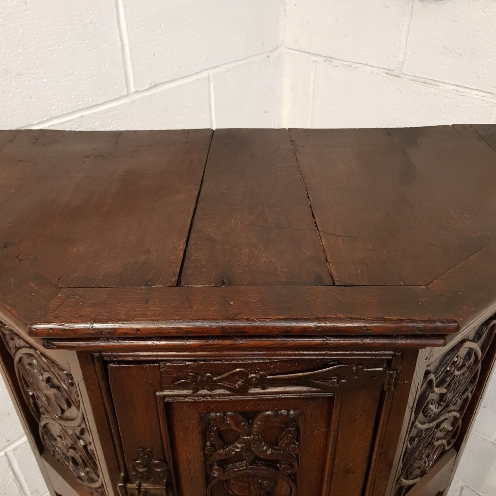 ANTIQUE 18th CENTURY PERIOD CARVED JOINED  OAK CUPBOARD C1760-80 View V