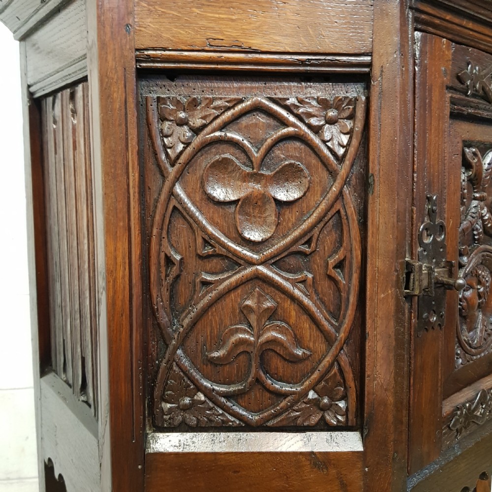 ANTIQUE 18th CENTURY PERIOD CARVED JOINED  OAK CUPBOARD C1760-80 View VI