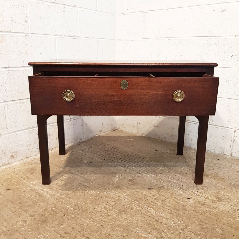 ANTIQUE 18TH CENTURY PERIOD MAHOGANY SIDE TABLE C1780 View V
