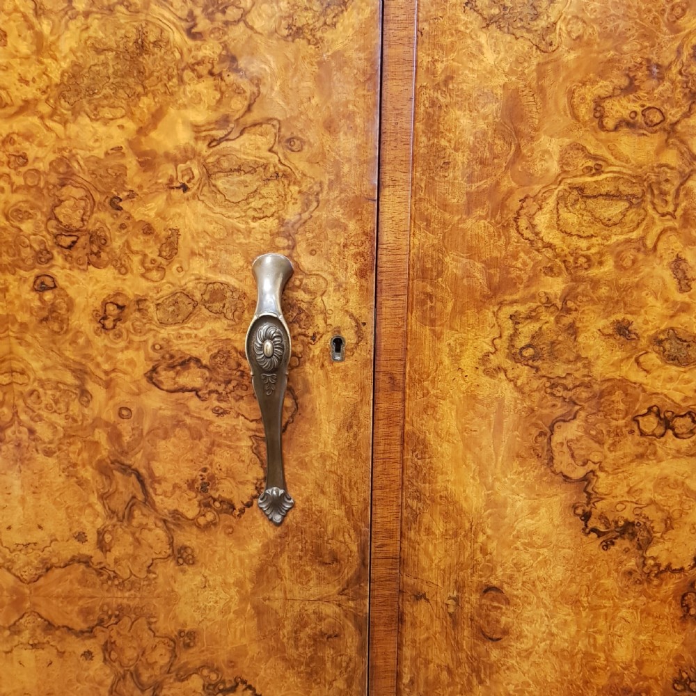 ANTIQUE BURR WALNUT SERPENTINE SHAPED TRIPLE WARDROBE C1920 View VI