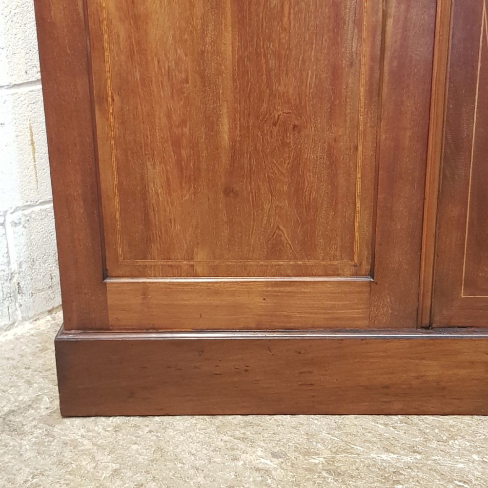 ANTIQUE EDWARDIAN MAHOGANY TRIPLE WARDROBE C1900 View V