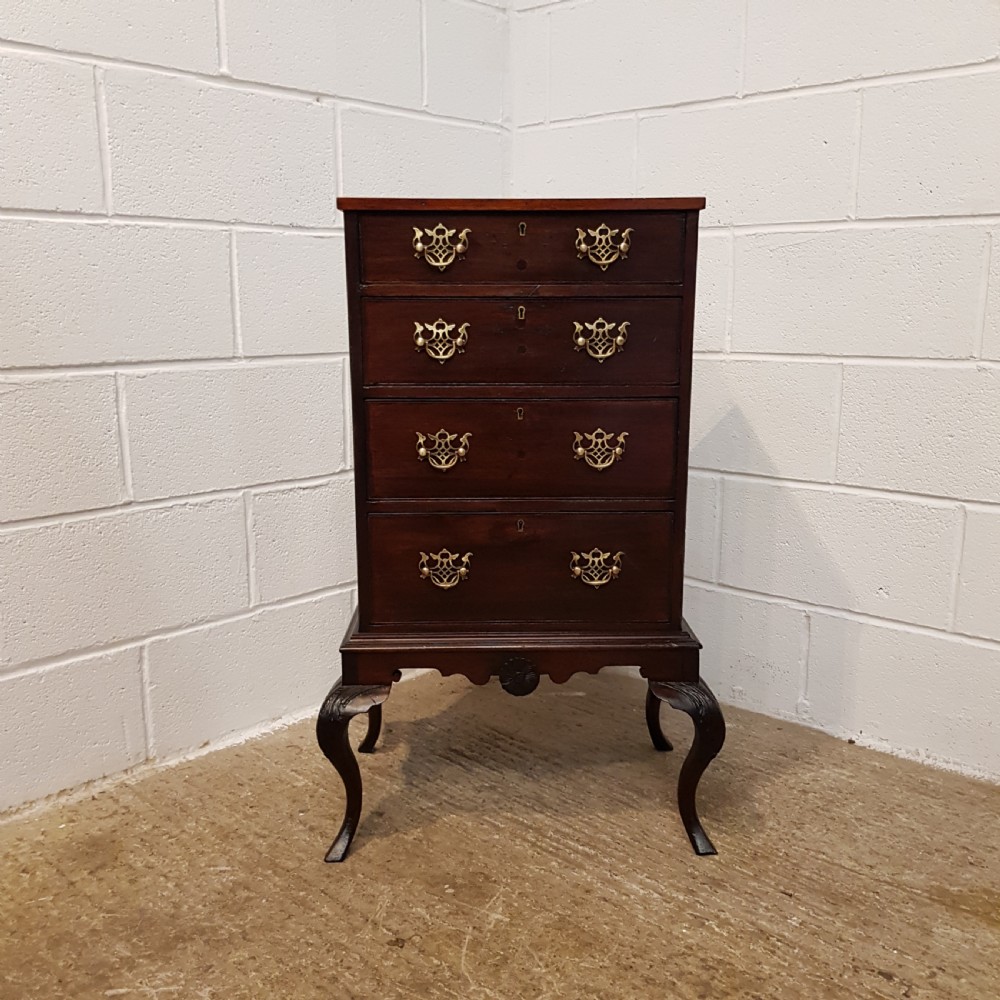 ANTIQUE EARLY VICTORIAN DMALL CUBAN MAHOGANY CHEST OF DAWERS C1840 View II