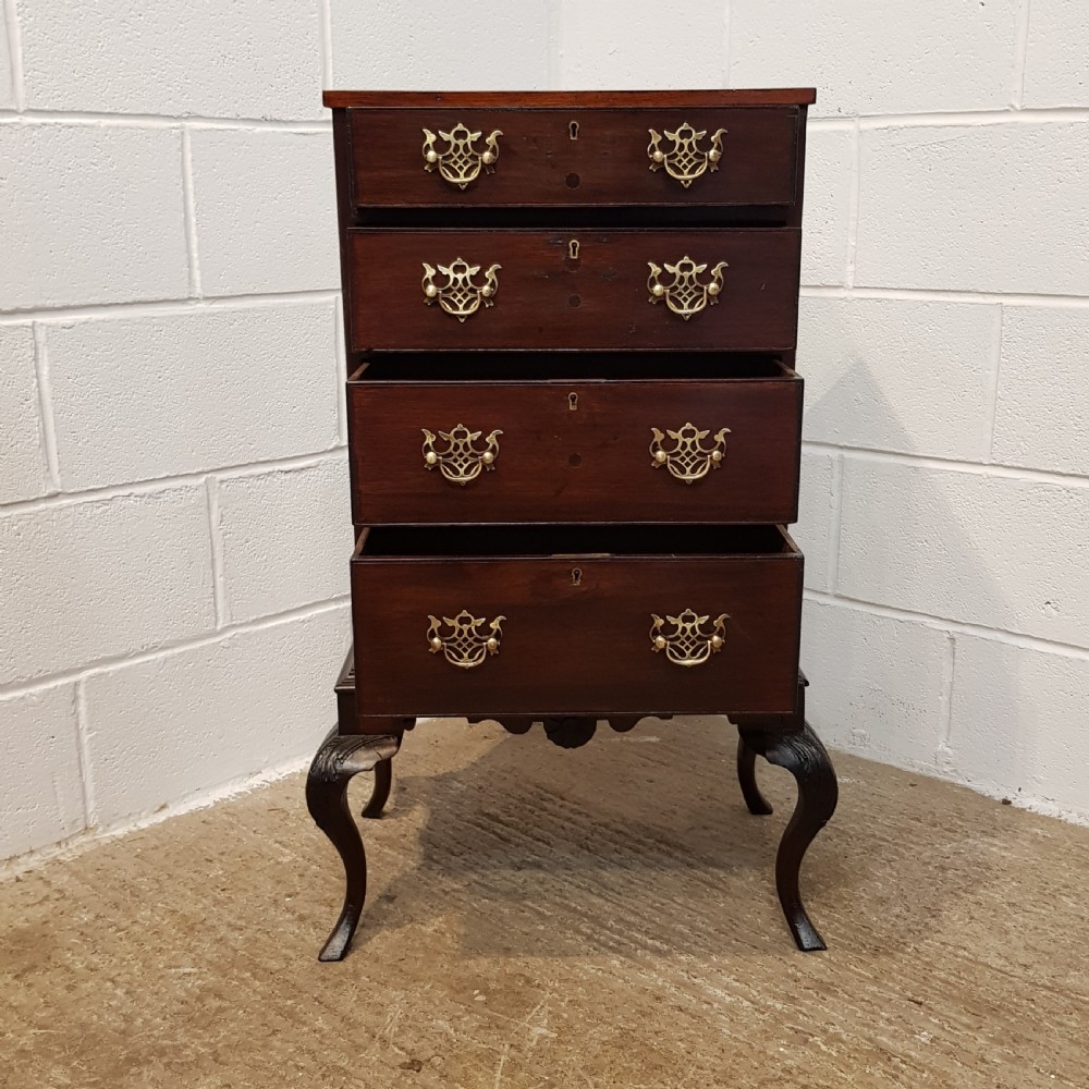 ANTIQUE EARLY VICTORIAN DMALL CUBAN MAHOGANY CHEST OF DAWERS C1840 View V