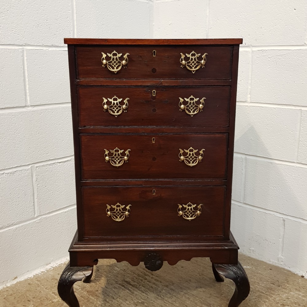 ANTIQUE EARLY VICTORIAN DMALL CUBAN MAHOGANY CHEST OF DAWERS C1840 View VI