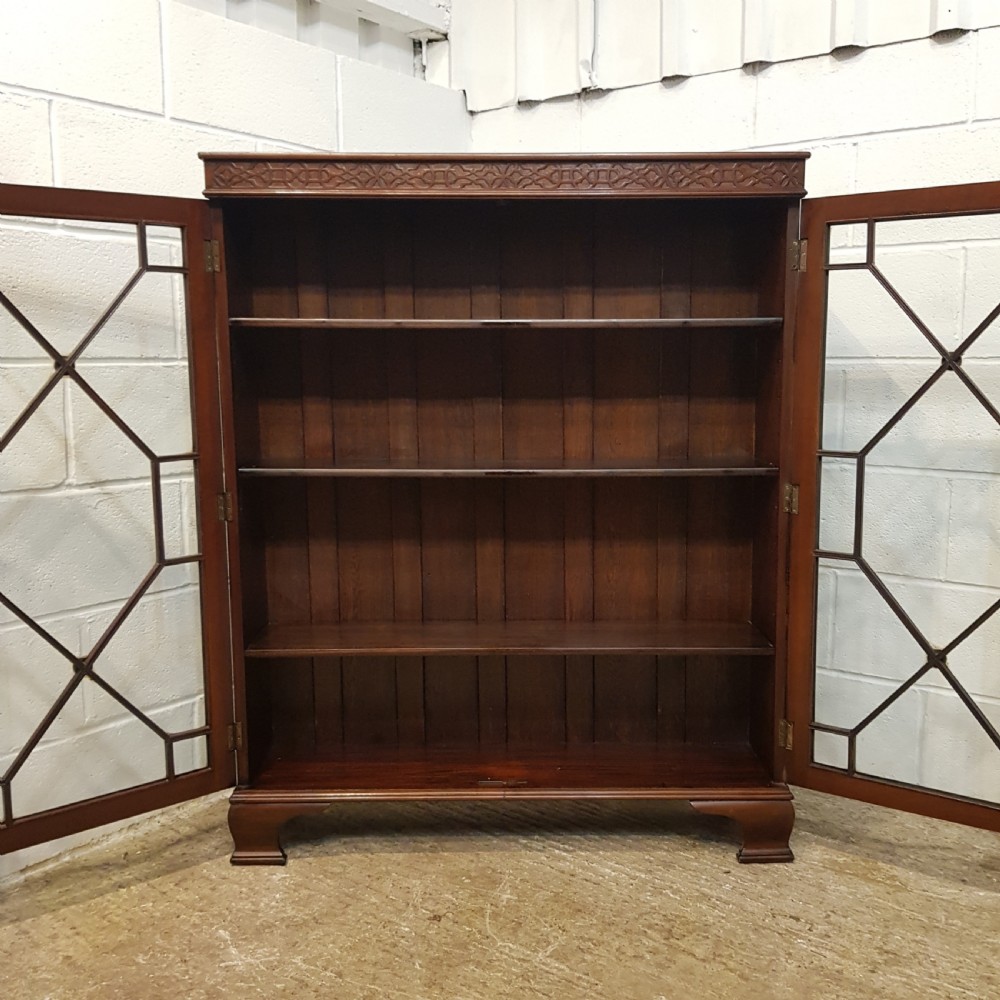 ANTIQUE EDWARDIAN CHIPPENDALE MAHOGANY ASTRAGAL GLAZED BOOKCASE C1900 View III