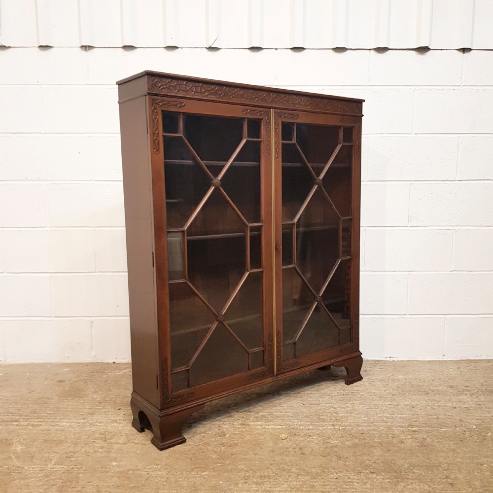 ANTIQUE EDWARDIAN CHIPPENDALE MAHOGANY ASTRAGAL GLAZED BOOKCASE C1900 View V