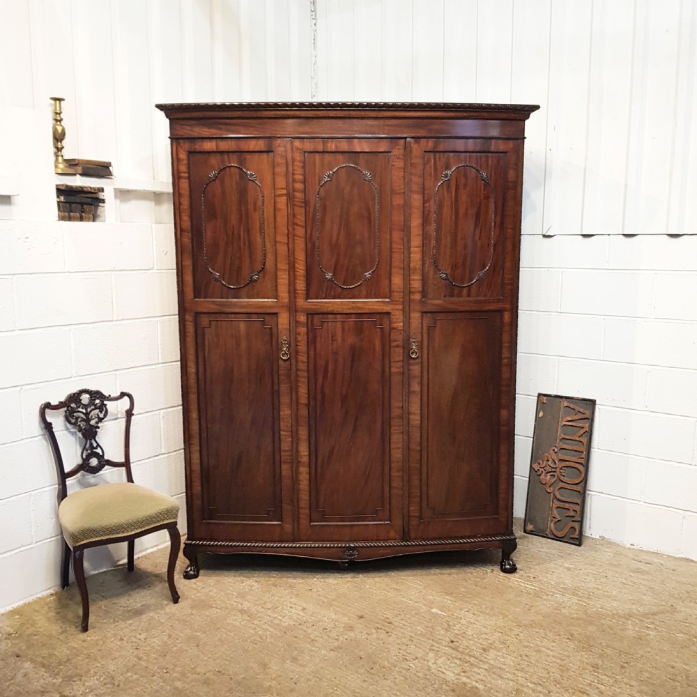 ANTIQUE LATE VICTORIAN CHIPPENDALE MAHOGANY TRIPLE WARDROBE C1890