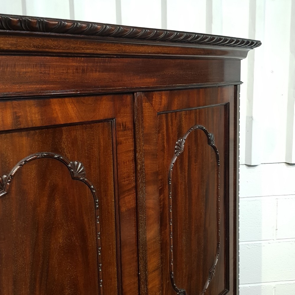 ANTIQUE LATE VICTORIAN CHIPPENDALE MAHOGANY TRIPLE WARDROBE C1890 View III