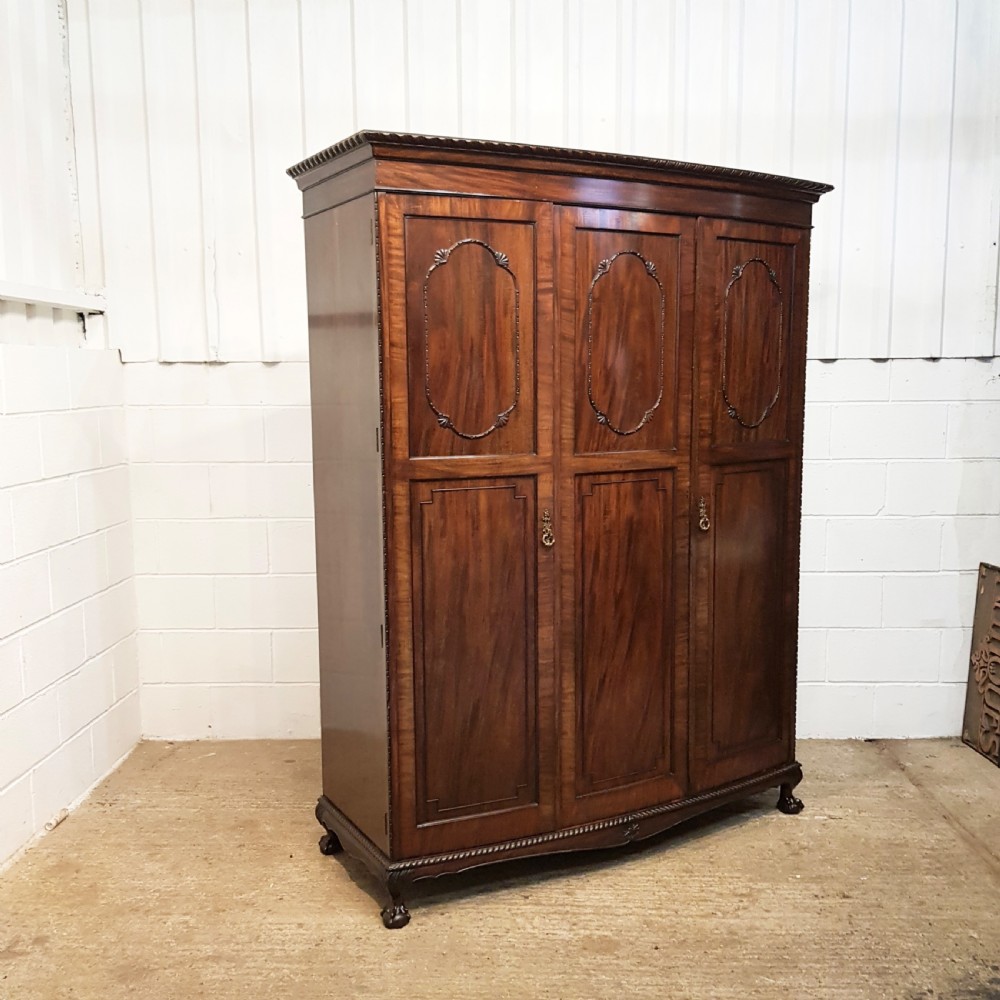 ANTIQUE LATE VICTORIAN CHIPPENDALE MAHOGANY TRIPLE WARDROBE C1890 View VII