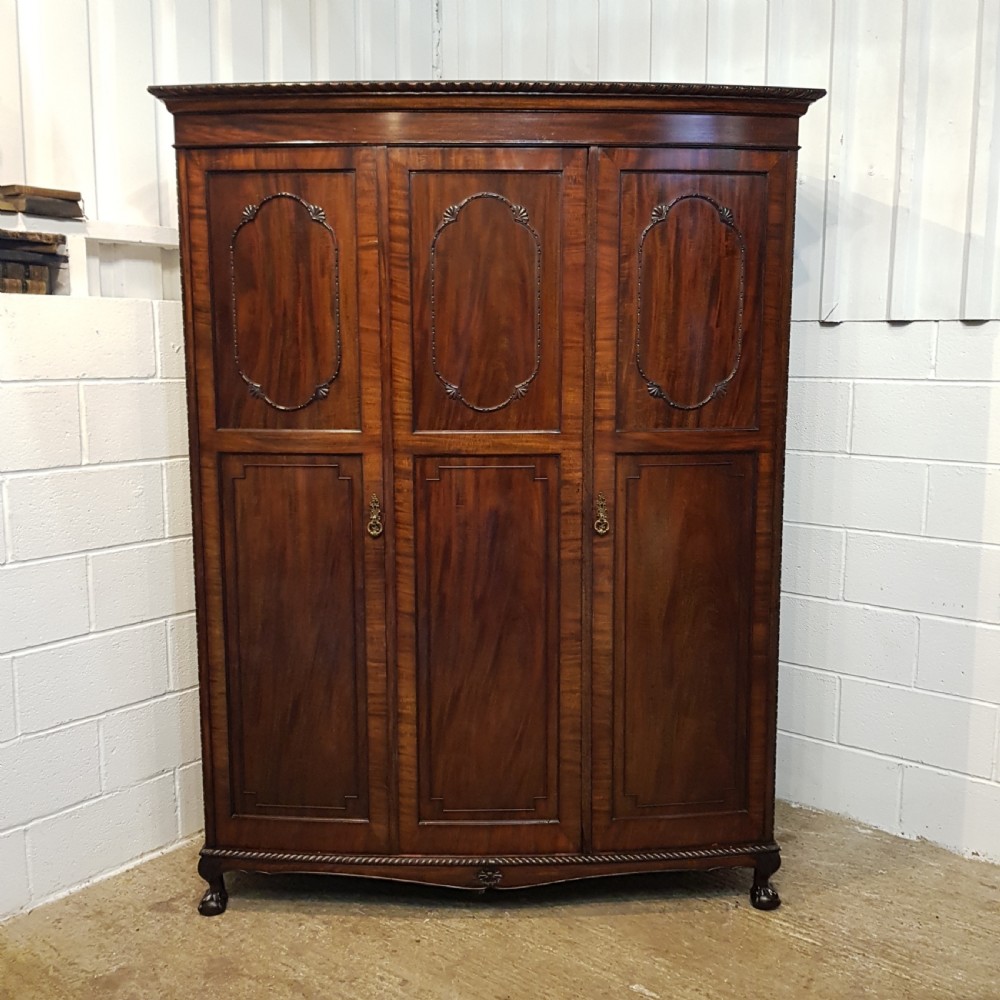 ANTIQUE LATE VICTORIAN CHIPPENDALE MAHOGANY TRIPLE WARDROBE C1890 View IX