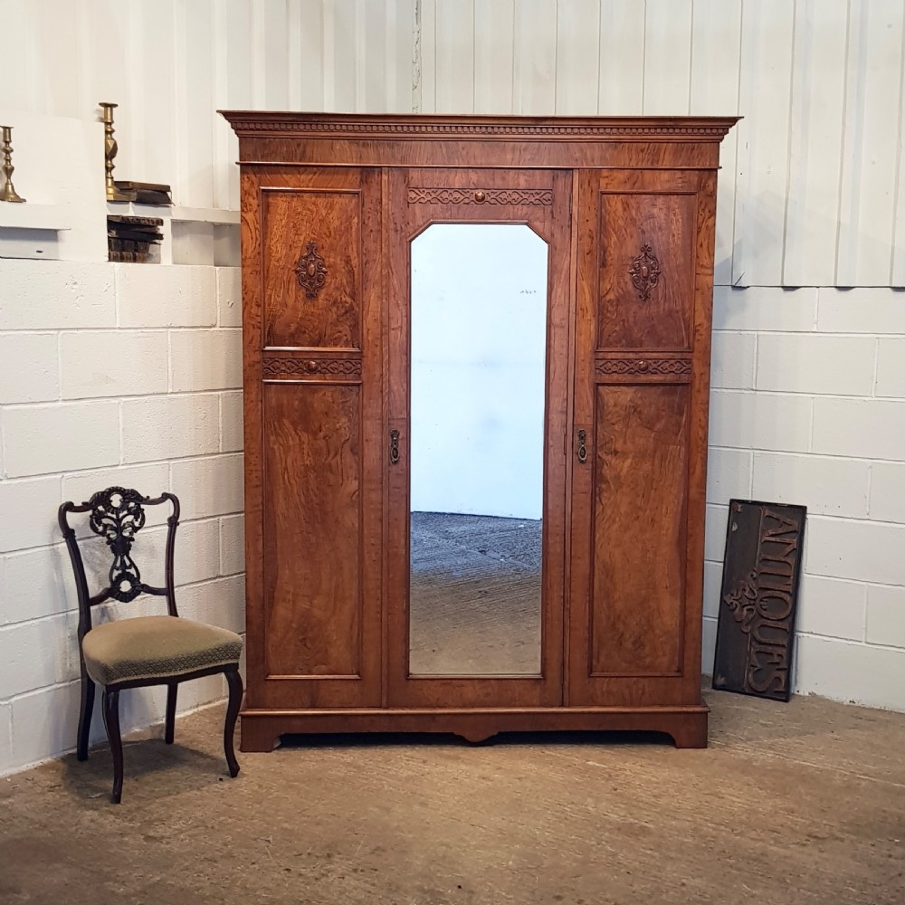 ANTIQUE VICTORIAN BURR OAK TRIPLE WARDROBE CC1880