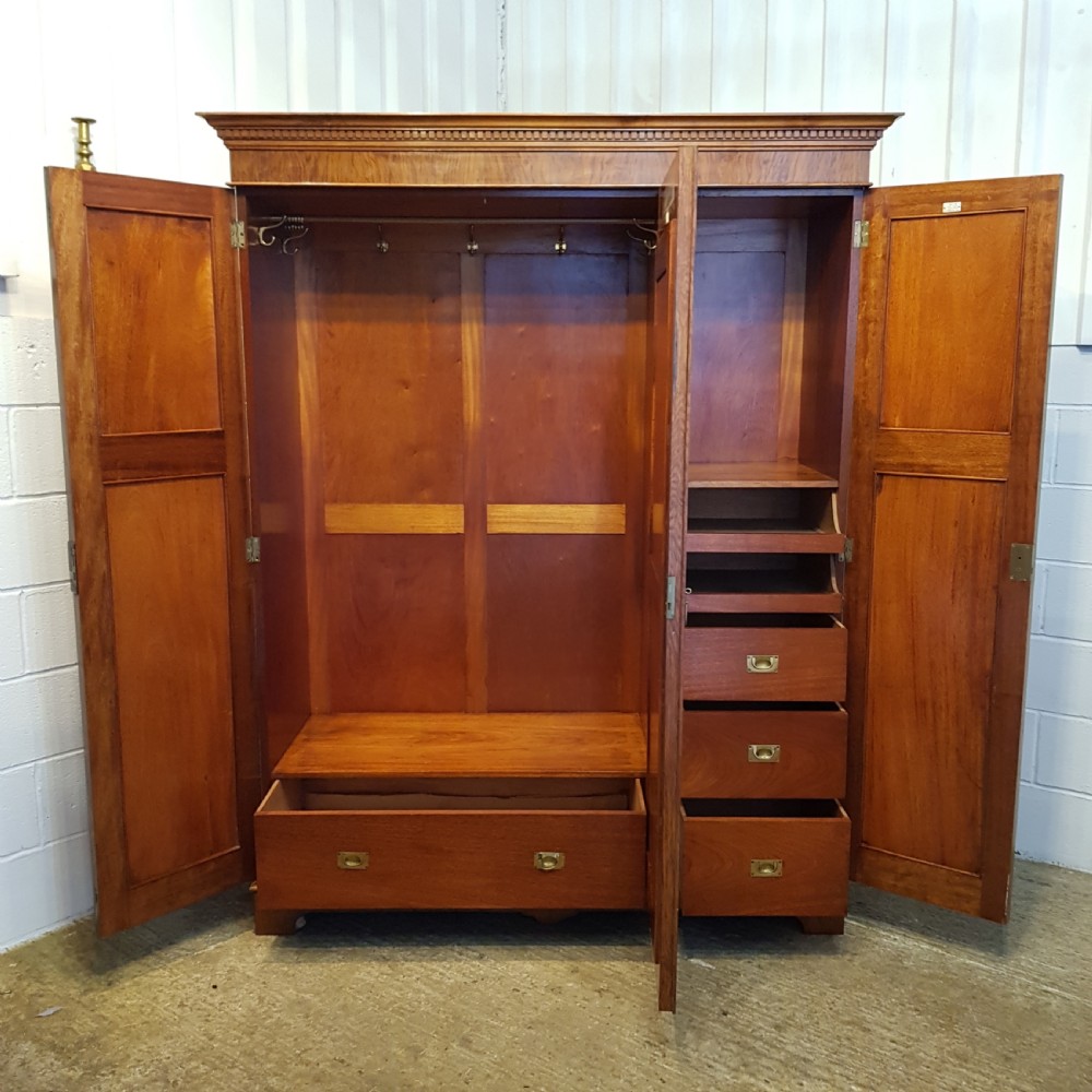 ANTIQUE VICTORIAN BURR OAK TRIPLE WARDROBE CC1880 View III