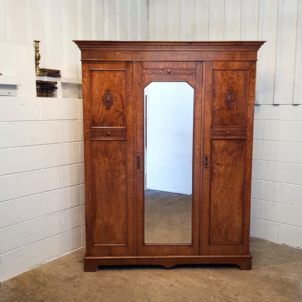 ANTIQUE VICTORIAN BURR OAK TRIPLE WARDROBE CC1880 View IV