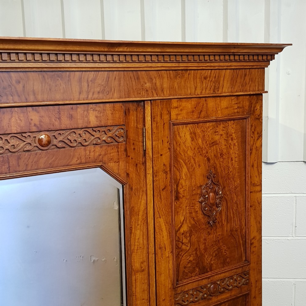 ANTIQUE VICTORIAN BURR OAK TRIPLE WARDROBE CC1880 View V