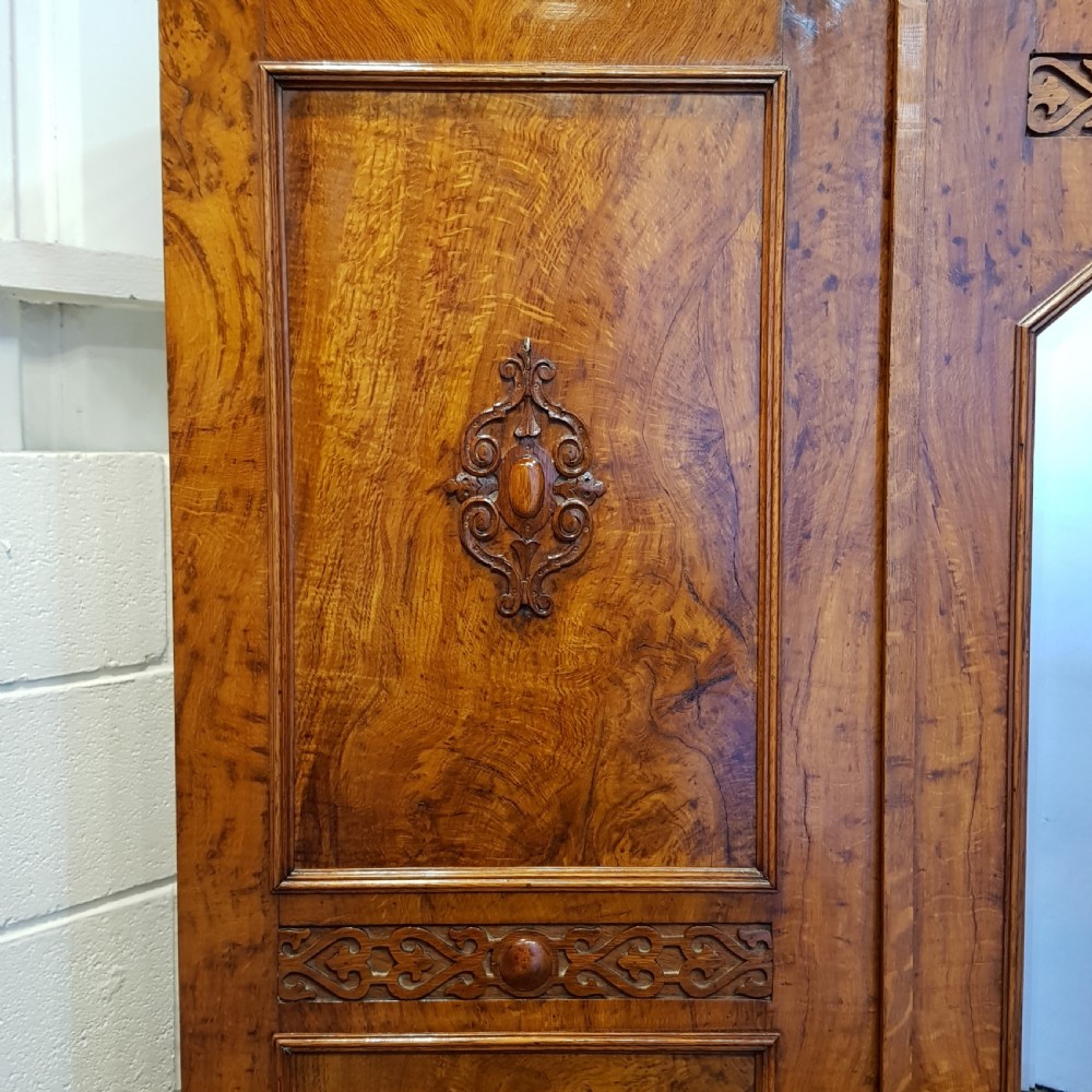 ANTIQUE VICTORIAN BURR OAK TRIPLE WARDROBE CC1880 View VI