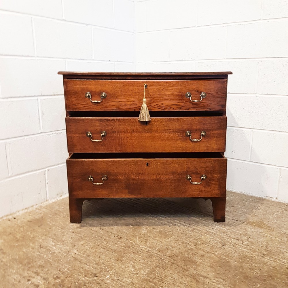 ANTIQUE 18TH CENTURY PERIOD OAK DWARF CHEST OF DRAWERS C1780 View IV