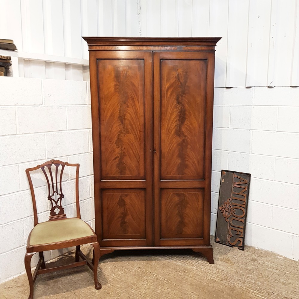 ANTIQUE EDWARDIAN. MAHOGANY DOUBLE WARDROBE C1900