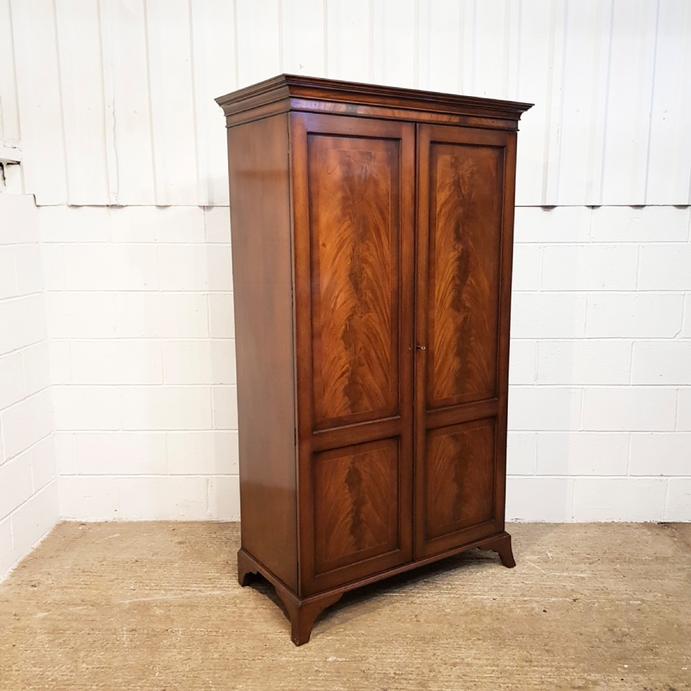 ANTIQUE EDWARDIAN. MAHOGANY DOUBLE WARDROBE C1900 View III