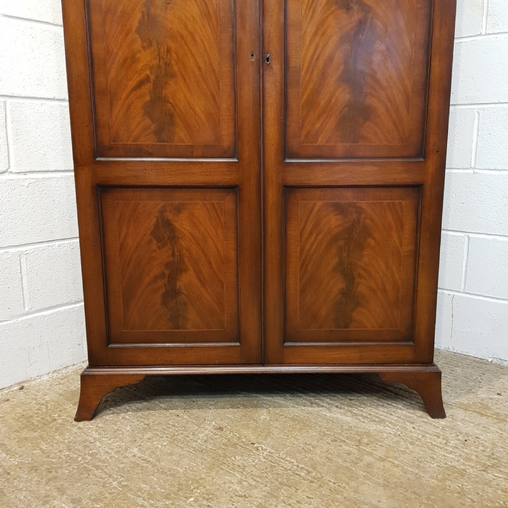 ANTIQUE EDWARDIAN. MAHOGANY DOUBLE WARDROBE C1900 View IV