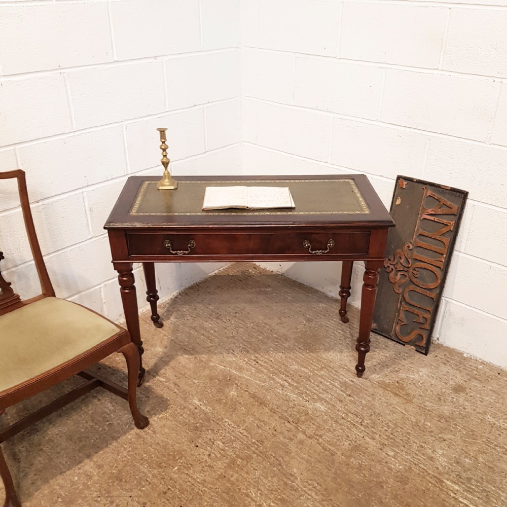 ANTIQUE VICTORIAN MAHOGANY LEATHER TOP WRITING TABLE C1880