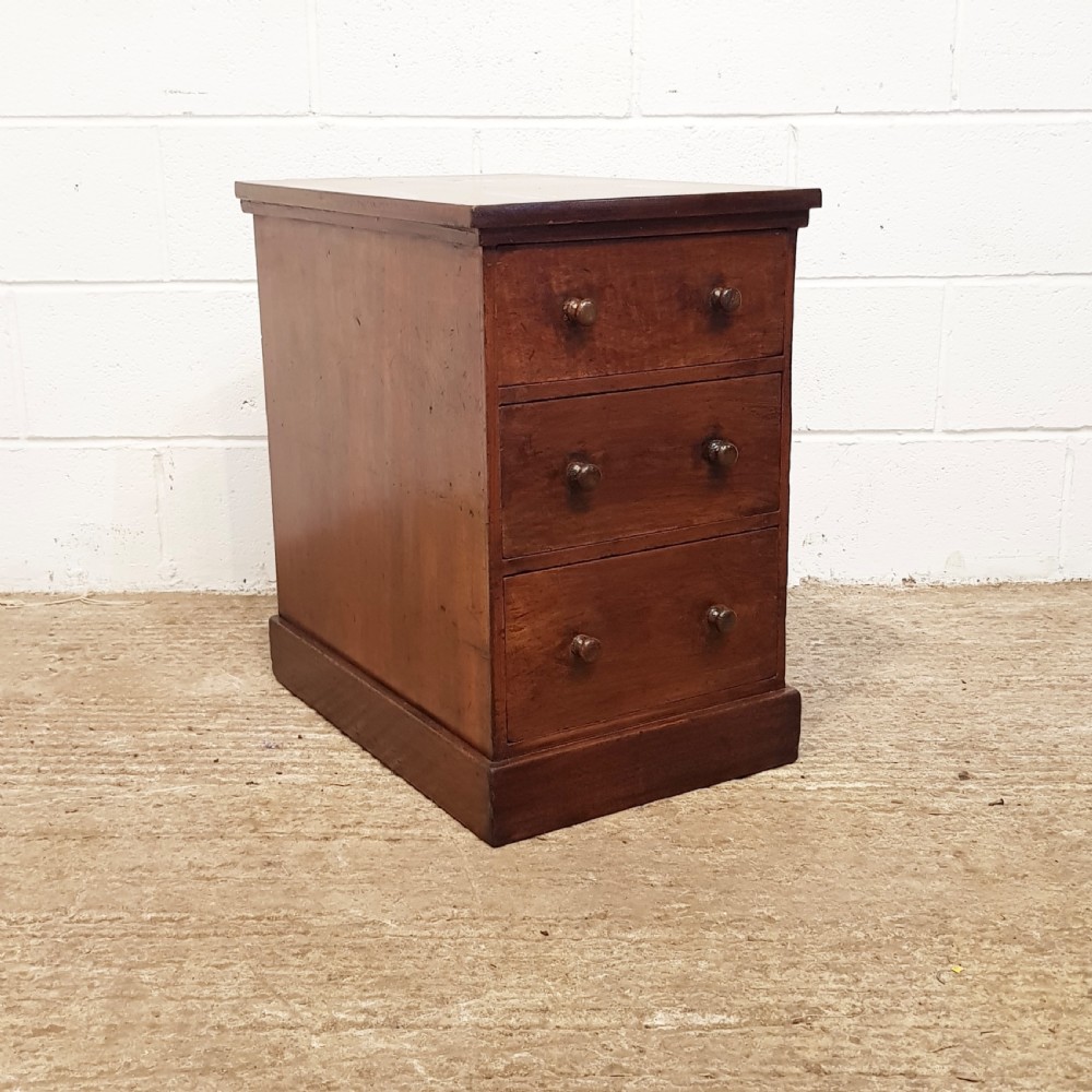 ANTIQUE PAIR VICTORIAN MAHOGANY BEDSIDE CHESTS c 1880 View III